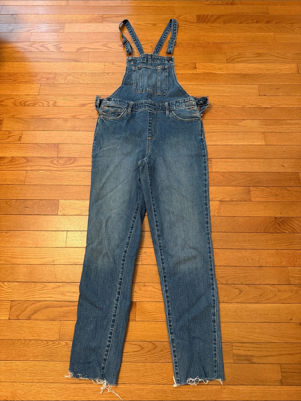 Universal Thread women's medium wash blue denim overalls